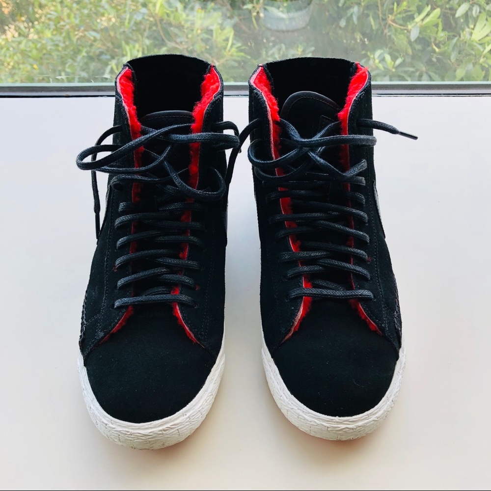 Fleece lined Nike Women’s suede sneakers. Size 7.5